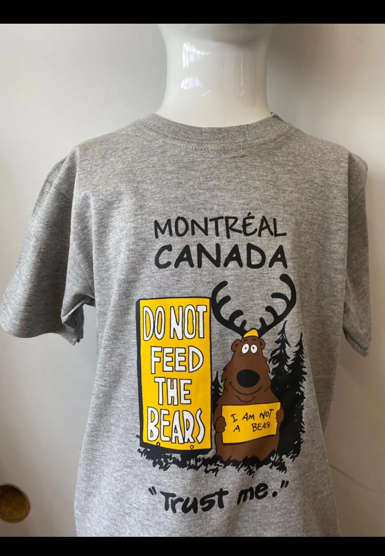 Adult Montreal T shirt DONT FEED THE BEARS