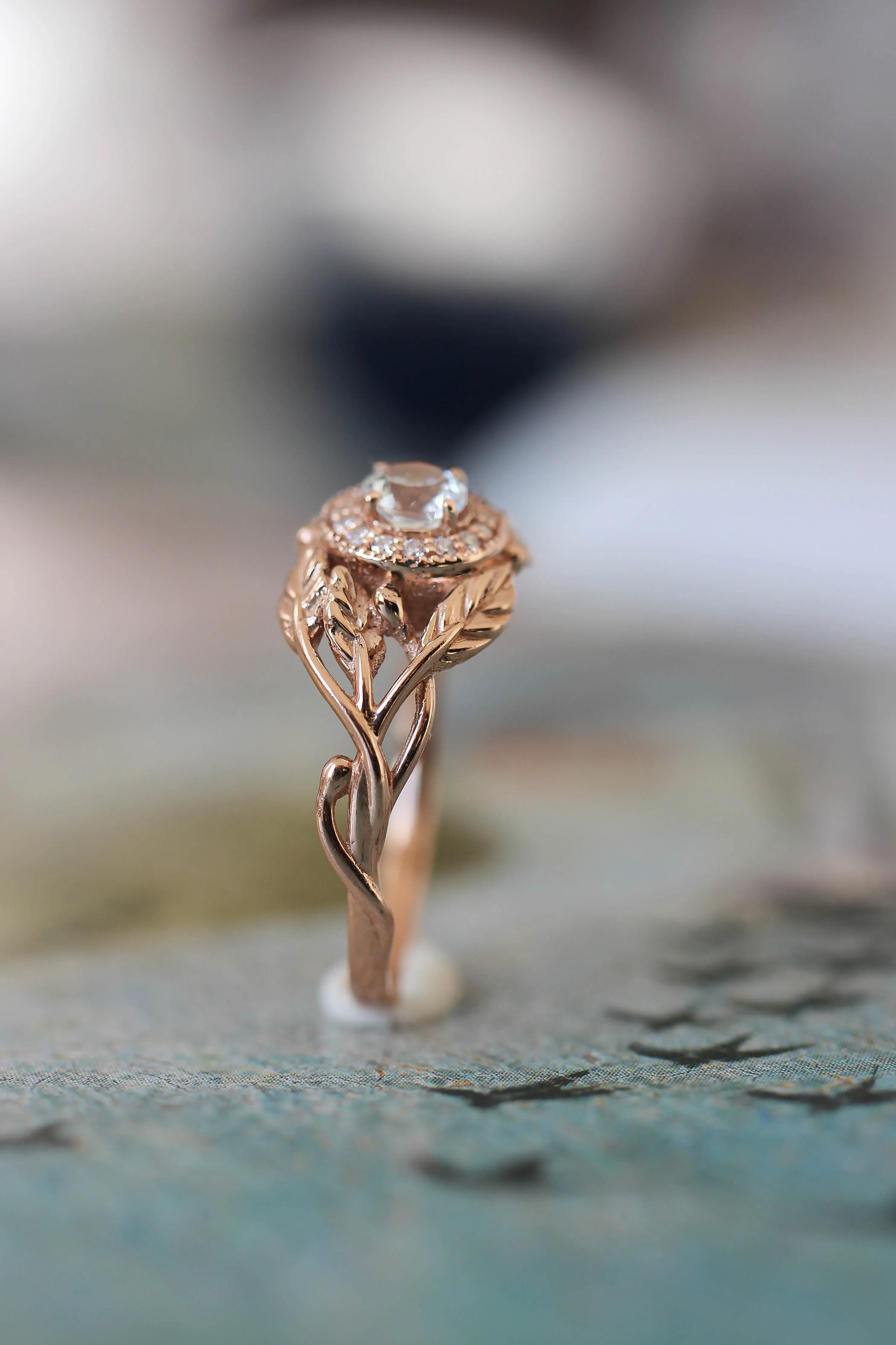 Diamond halo engagement ring with leaves / Tilia halo