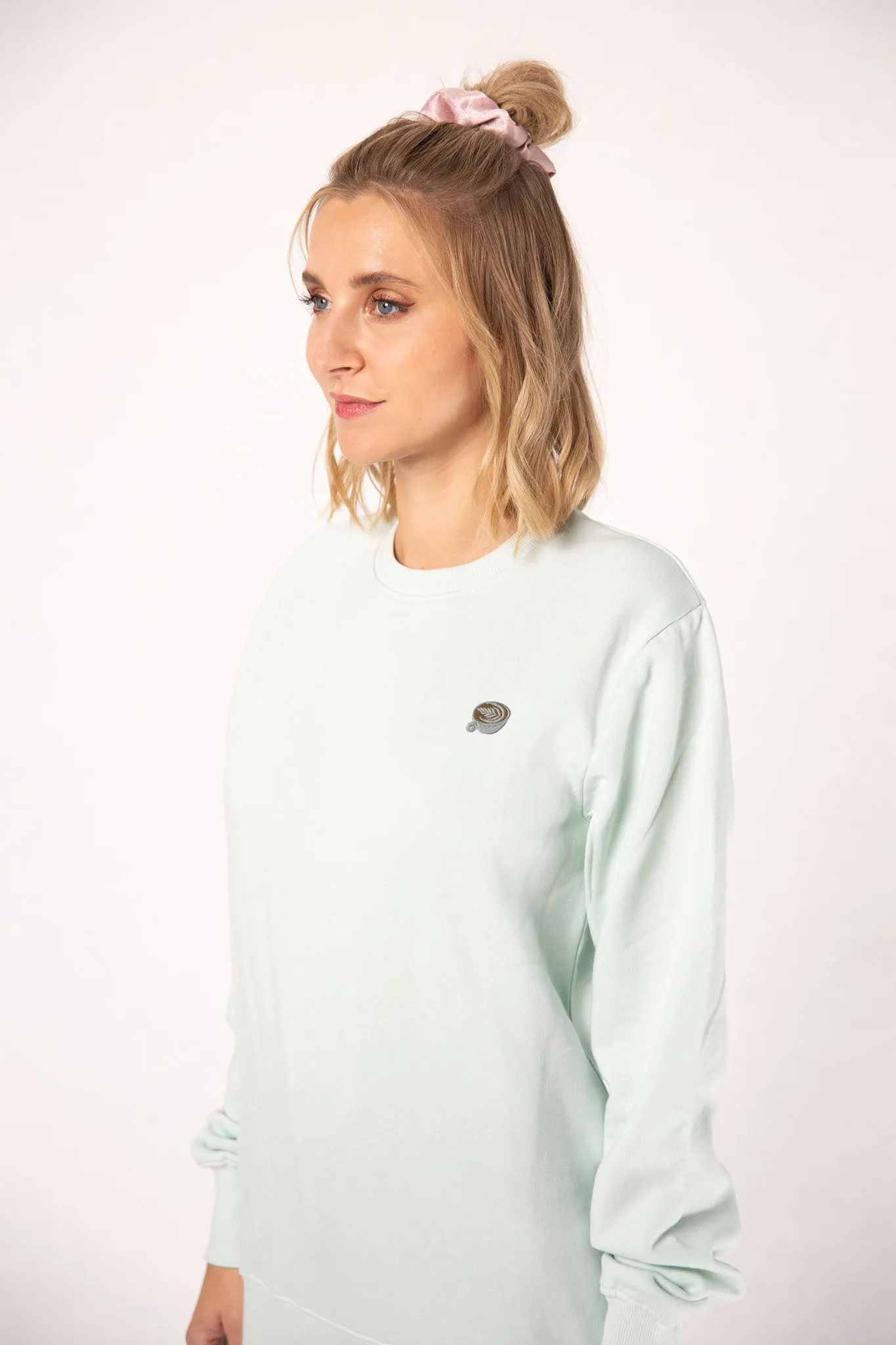 Flat White | Bestickter Bio-Baumwoll Frauen Pullover