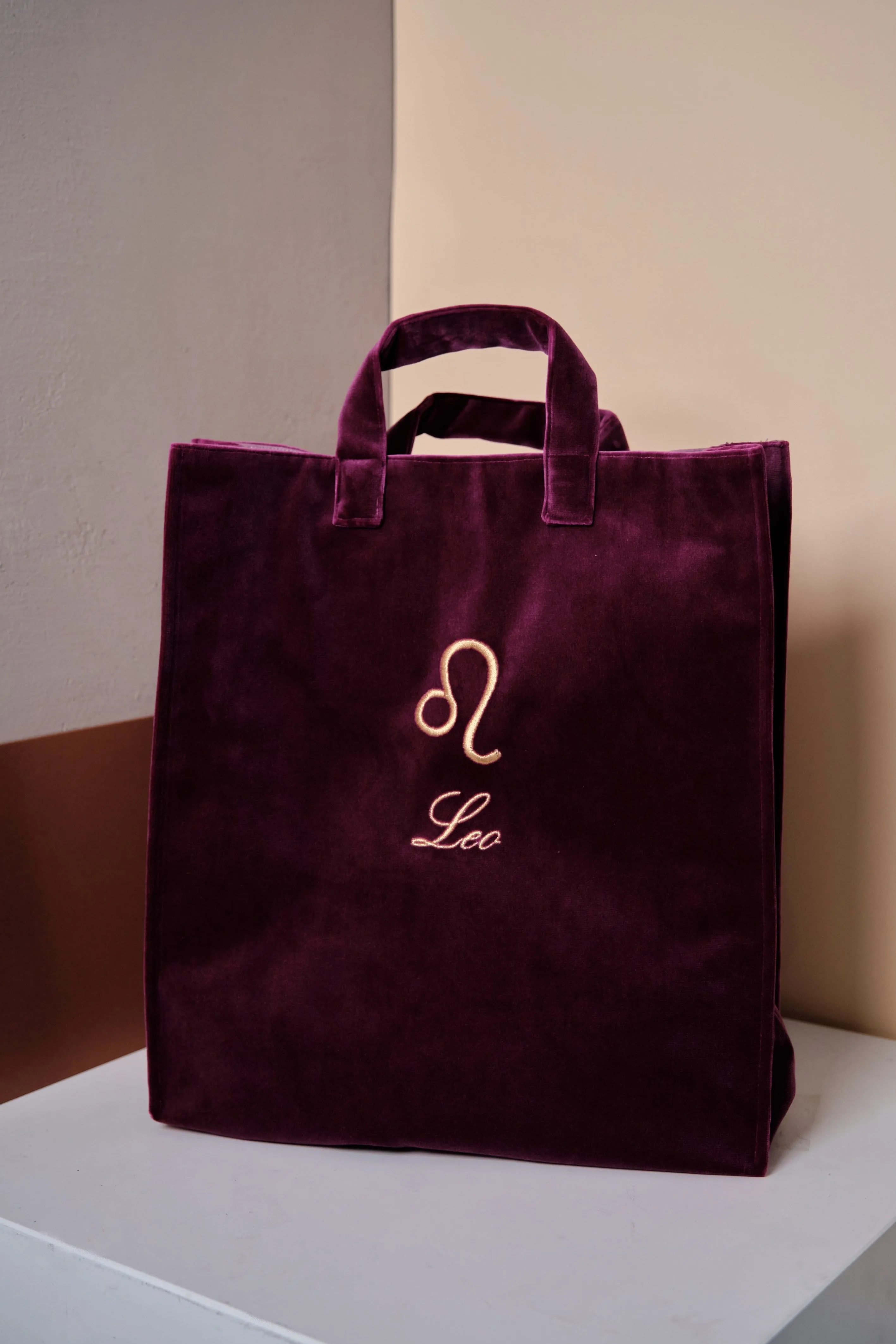 Fuchsia velvet zodiac bag for Leo